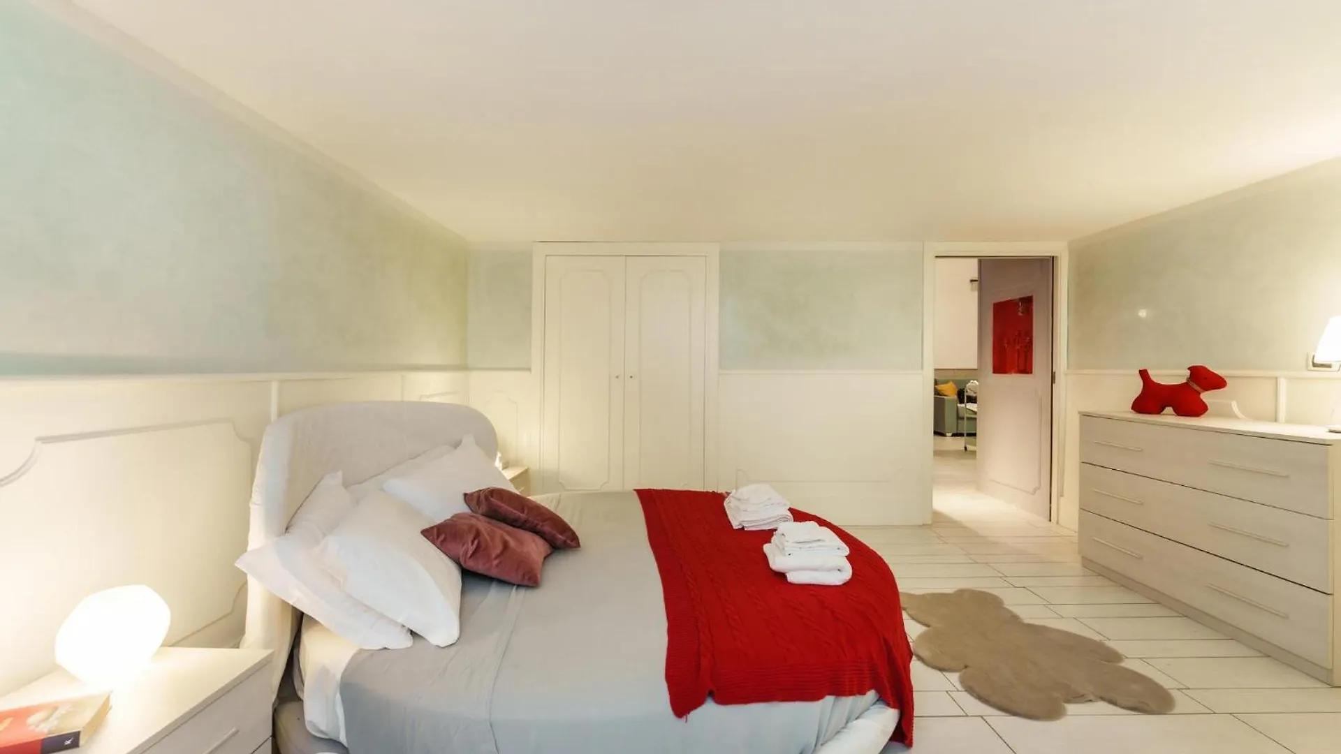 Art-Filled, Luxury Finished 2Br Escape In Vomero Apartment Naples