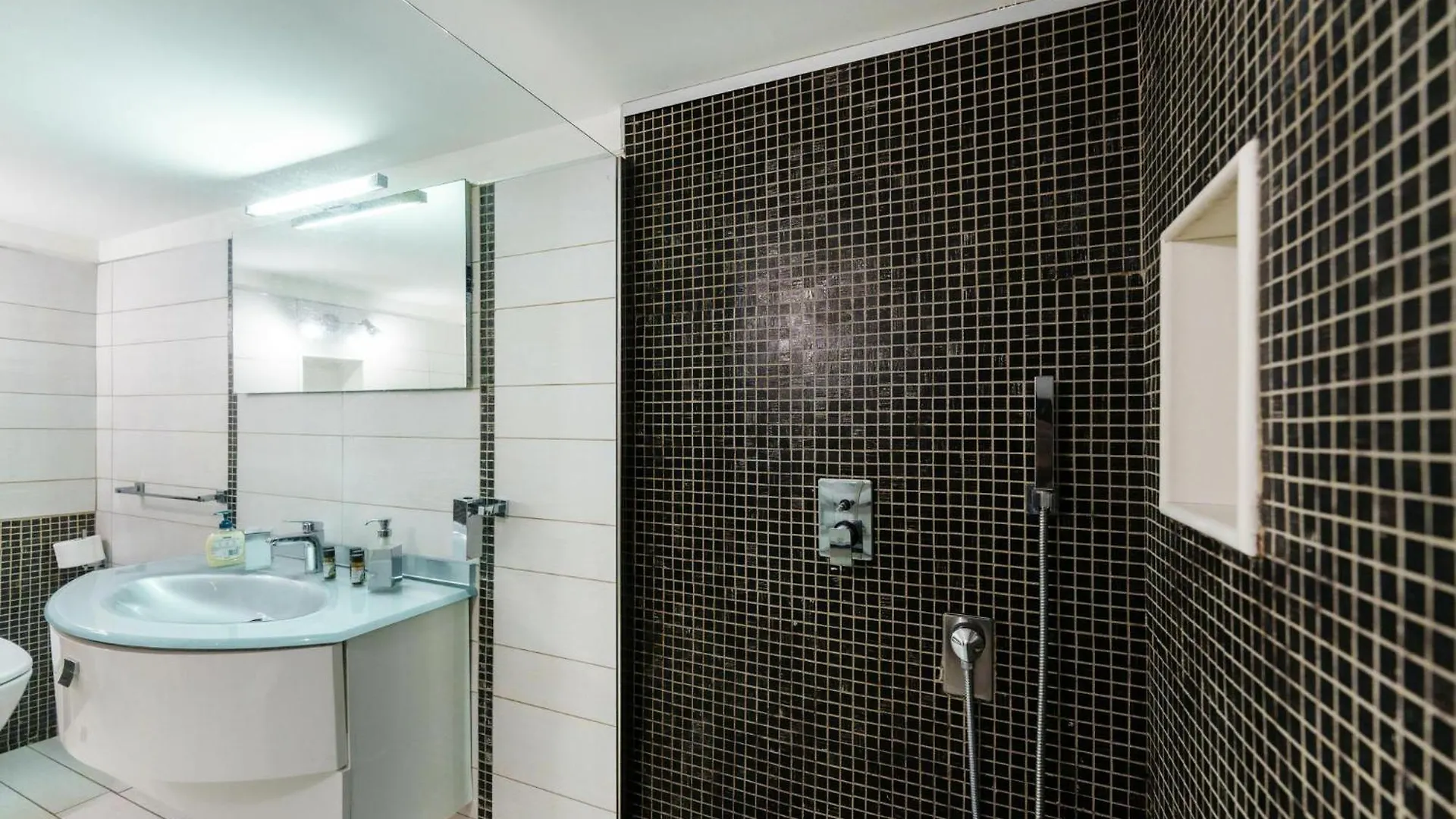 Art-Filled, Luxury Finished 2Br Escape In Vomero Apartment Naples 0*,  Italy